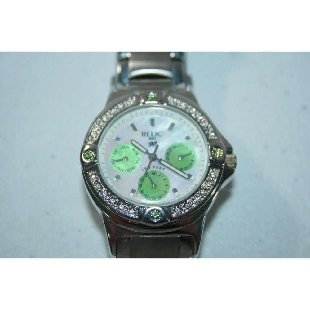 Relic Wet Women's Watch Silver Tone Round Day Date 50M Green W/‎ Box ZR15434